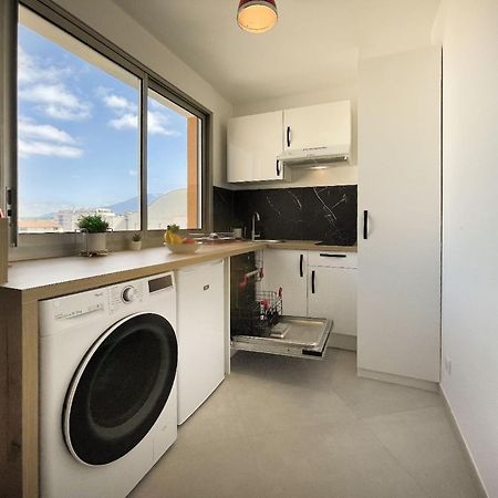 Homey Superchill - Appartement Moderne Et Tout Equipe - Netflix Et Wifi Inclus - Situe En Hyper-Centre - Proche Geneve Annemasse Bagian luar foto