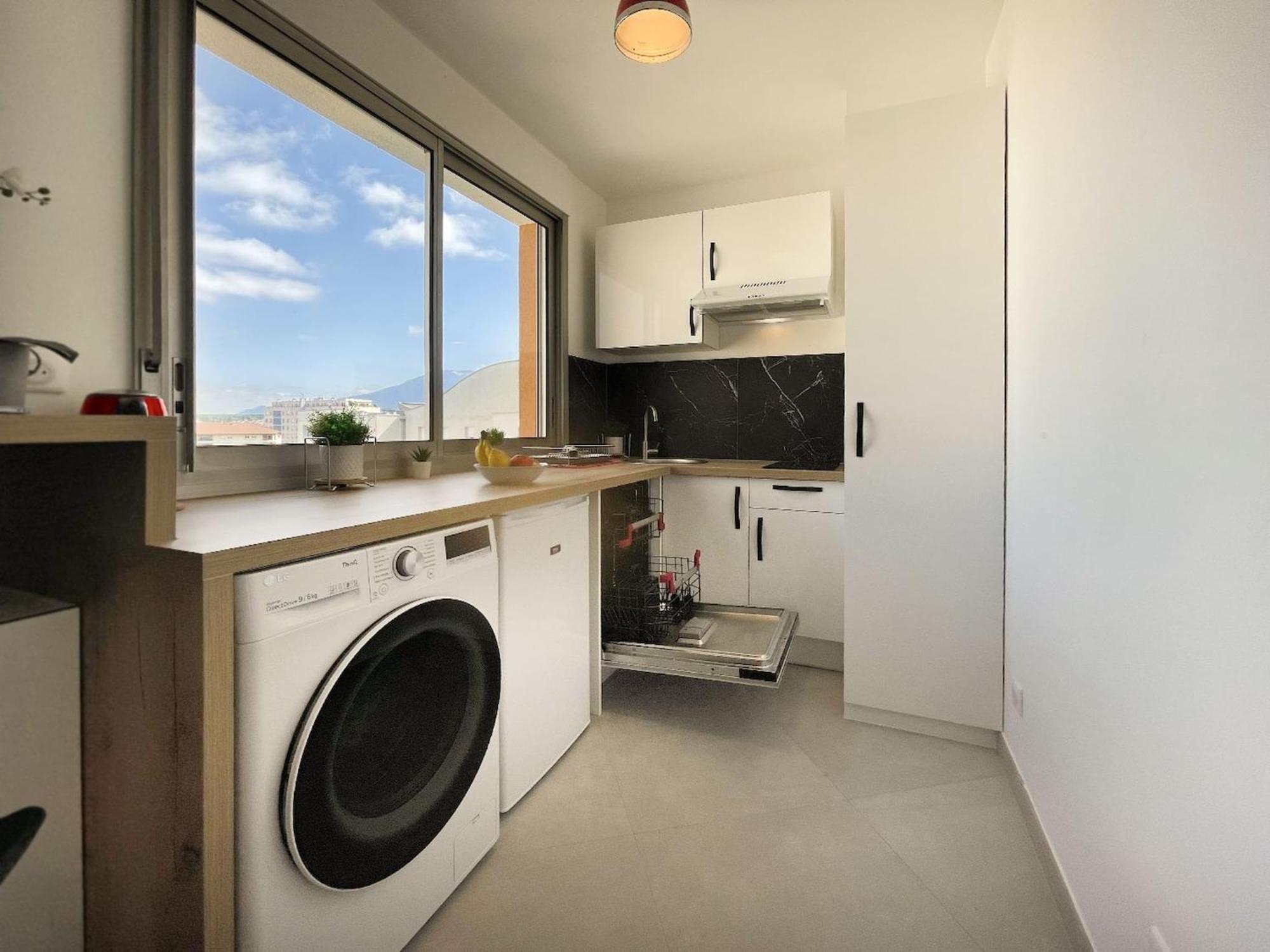 Homey Superchill - Appartement Moderne Et Tout Equipe - Netflix Et Wifi Inclus - Situe En Hyper-Centre - Proche Geneve Annemasse Bagian luar foto