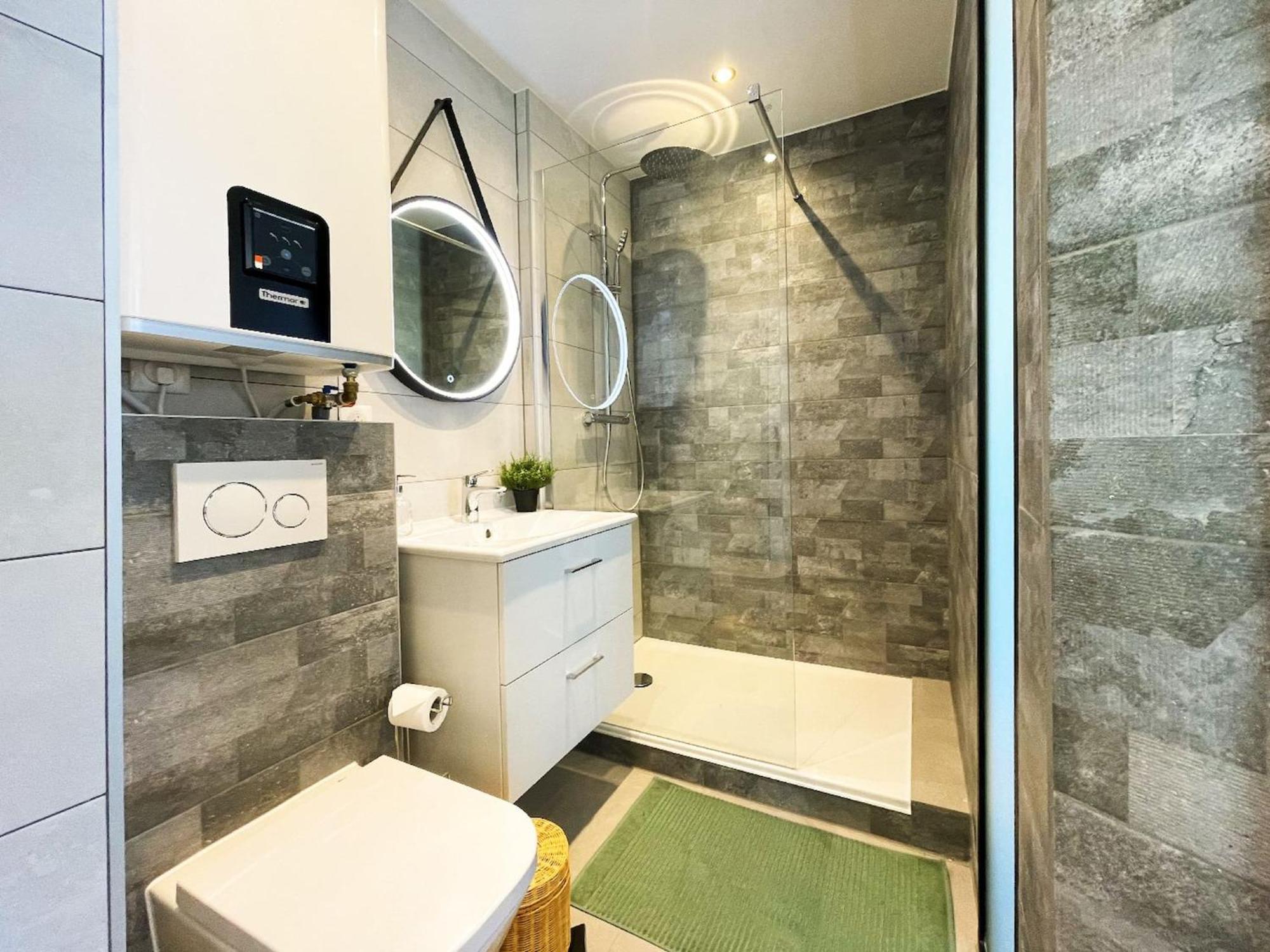 Homey Superchill - Appartement Moderne Et Tout Equipe - Netflix Et Wifi Inclus - Situe En Hyper-Centre - Proche Geneve Annemasse Bagian luar foto